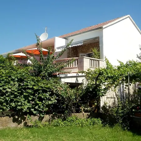 Apartment By The Sea Sucuraj, Hvar - 16404 Sucuraj