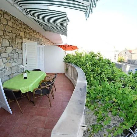 Apartment By The Sea Sucuraj, Hvar - 16404